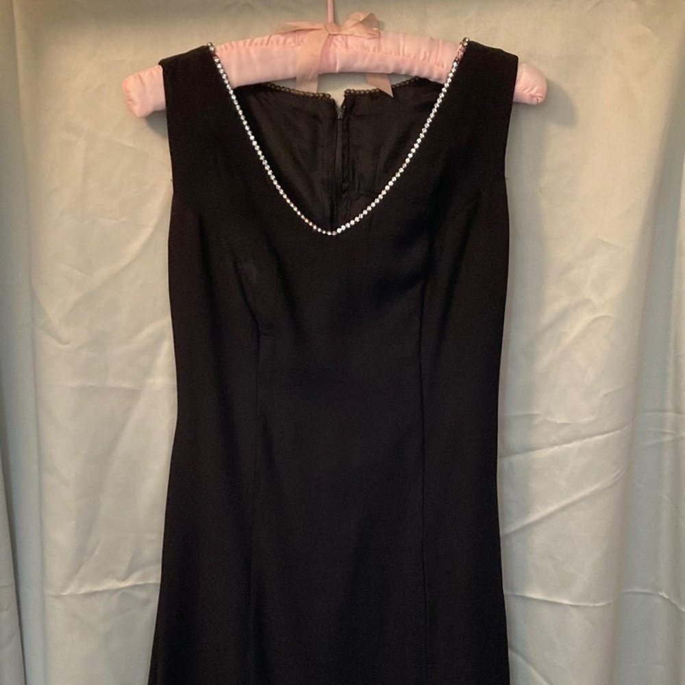 Vintage 1960s Black Sleeveless V-Neck Back Zip Crepe Dress w/ Rhinestones Size 0